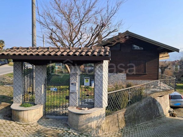 casa indipendente in vendita a Leggiuno