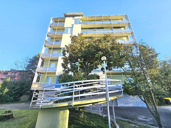appartamento in vendita a Leggiuno in zona Reno