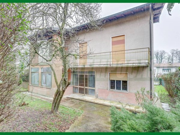 casa indipendente in vendita a Leggiuno