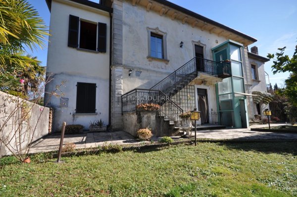 casa indipendente in vendita a Leggiuno