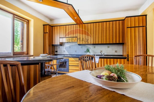 casa indipendente in vendita a Leggiuno in zona Marzaro
