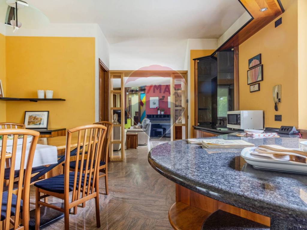 casa indipendente in vendita a Leggiuno