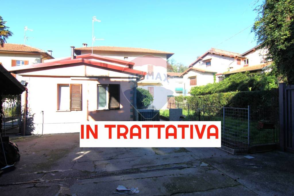 casa indipendente in vendita a Leggiuno