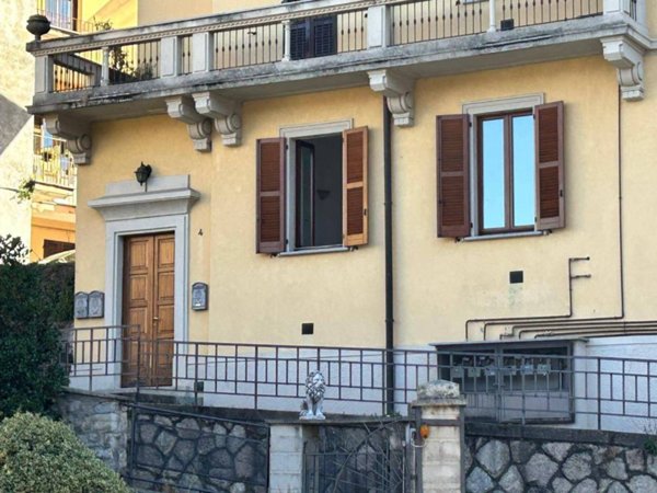appartamento in vendita a Leggiuno in zona Reno