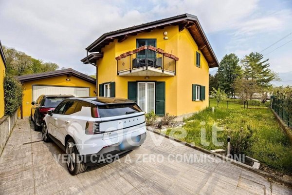 casa indipendente in vendita a Leggiuno in zona Campagna