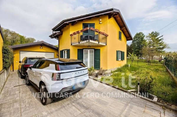 casa indipendente in vendita a Leggiuno in zona Campagna