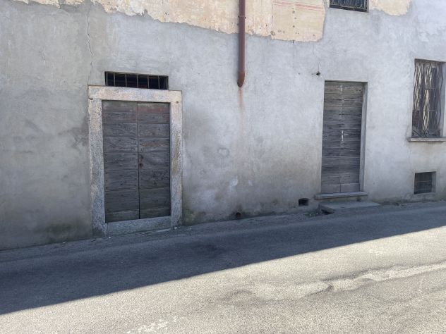 locale commerciale in vendita a Leggiuno