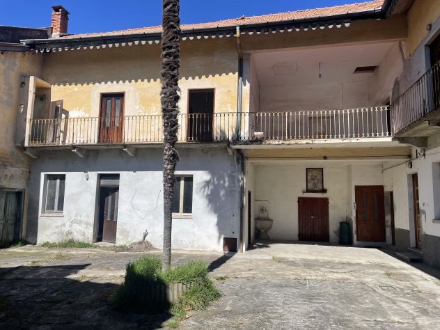 casa semindipendente in vendita a Leggiuno