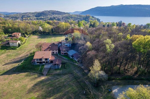 casa indipendente in vendita a Leggiuno in zona Roncaccio