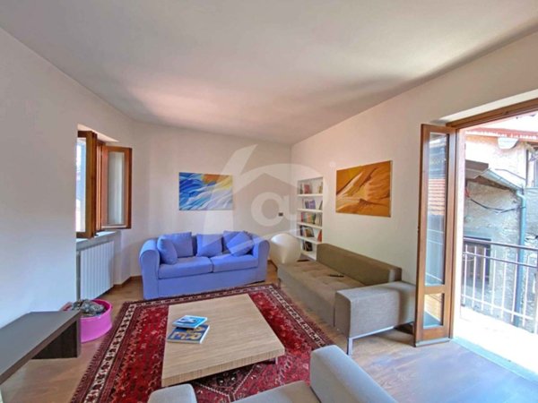 casa indipendente in vendita a Leggiuno in zona Arolo