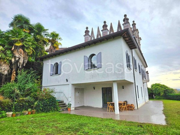 casa indipendente in vendita a Leggiuno