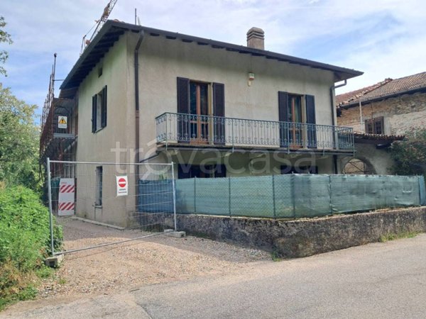 casa indipendente in vendita a Leggiuno