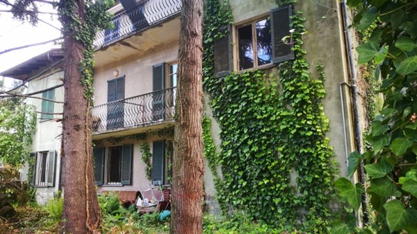 casa indipendente in vendita a Leggiuno in zona Arolo