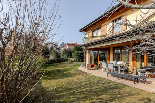 casa indipendente in vendita a Leggiuno