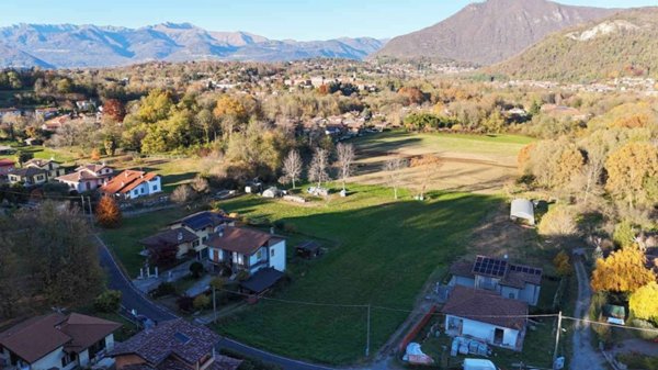 terreno edificabile in vendita a Leggiuno