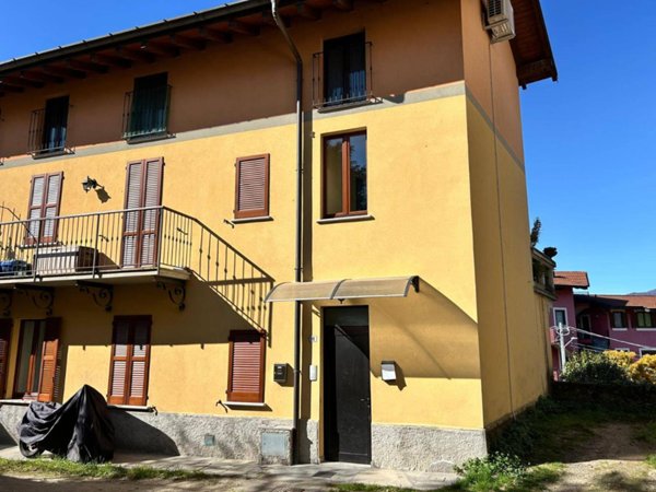 appartamento in vendita a Leggiuno in zona Reno
