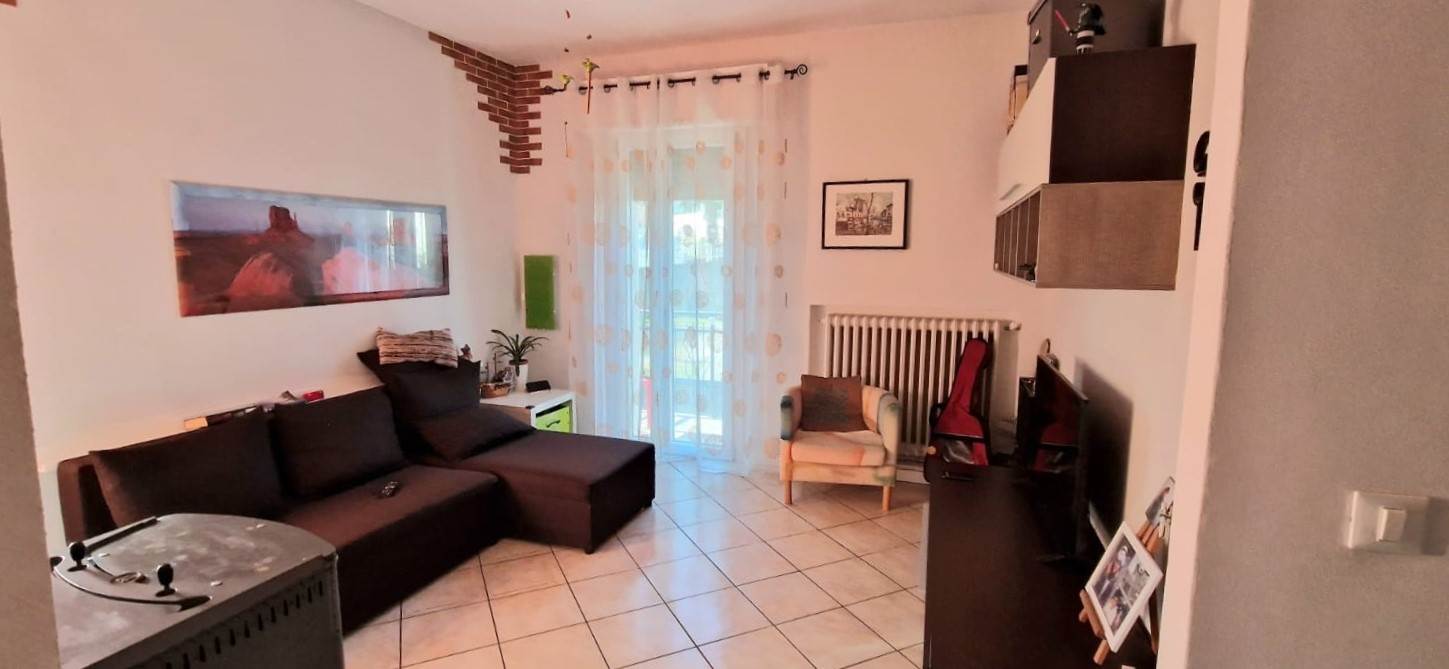 appartamento in vendita a Leggiuno in zona Reno