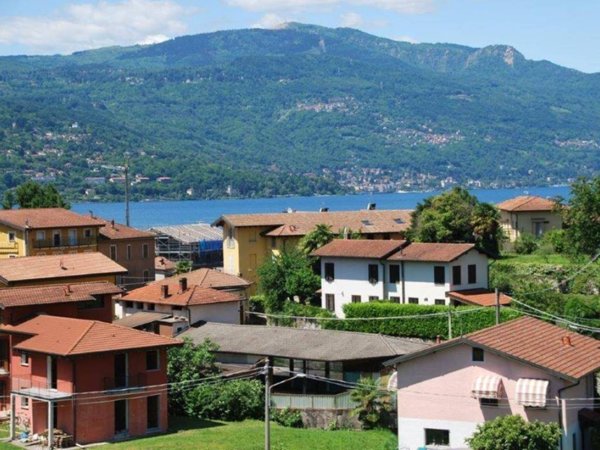 appartamento in vendita a Leggiuno in zona Reno