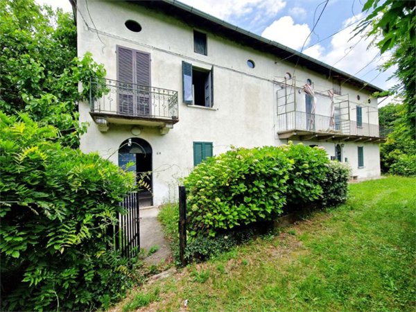 casa indipendente in vendita a Leggiuno