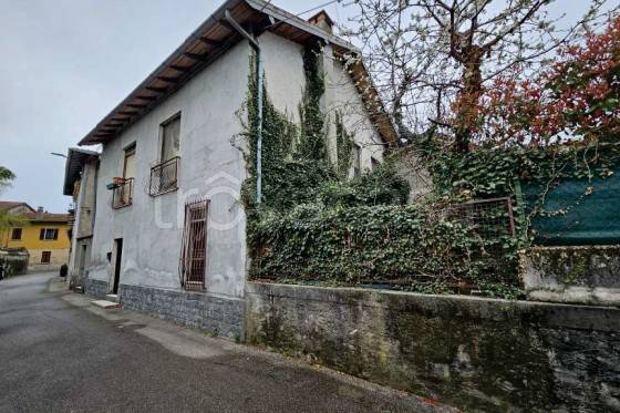 casa indipendente in vendita a Leggiuno