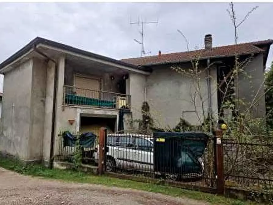 casa indipendente in vendita a Leggiuno