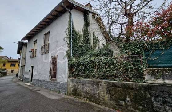 casa indipendente in vendita a Leggiuno