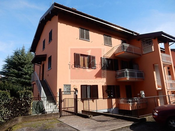 appartamento in vendita a Leggiuno in zona Reno