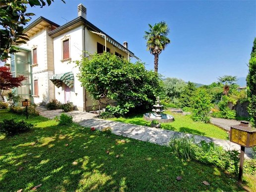 casa indipendente in vendita a Leggiuno in zona Bosco