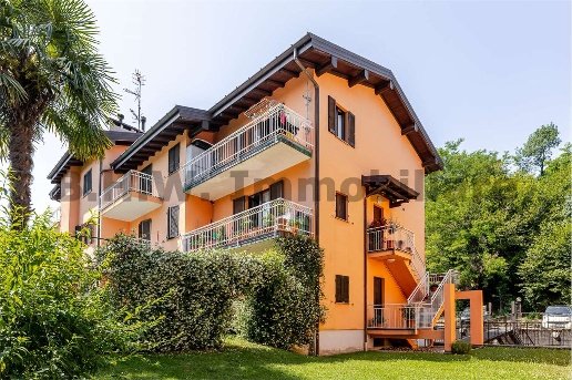appartamento in vendita a Leggiuno in zona Reno