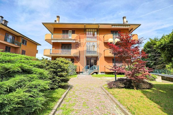 appartamento in vendita a Leggiuno in zona Arolo