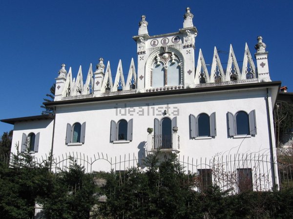 casa indipendente in vendita a Leggiuno in zona Arolo