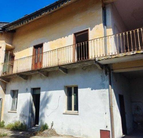 casa indipendente in vendita a Leggiuno