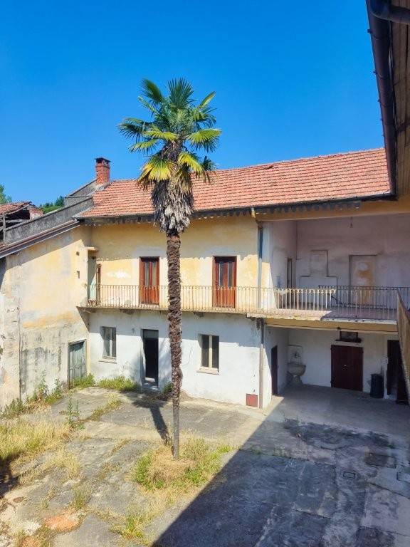 casa indipendente in vendita a Leggiuno