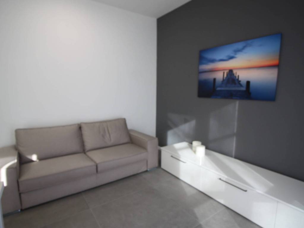 appartamento in vendita a Leggiuno in zona Reno