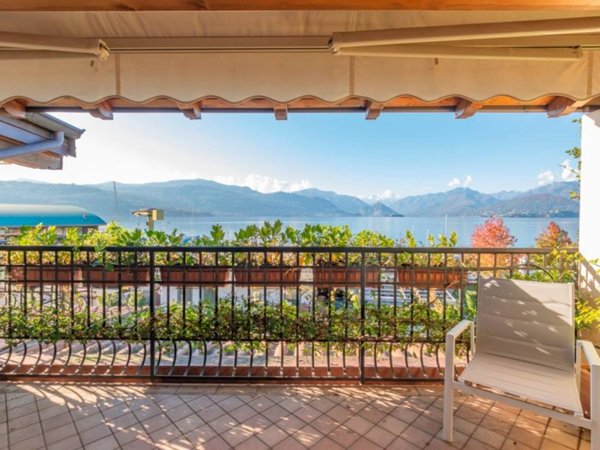 casa indipendente in vendita a Leggiuno