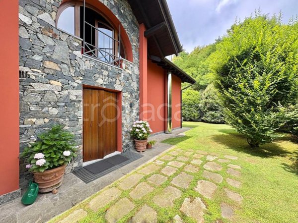 casa indipendente in vendita a Leggiuno