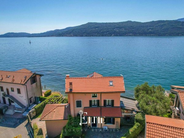 casa indipendente in vendita a Leggiuno in zona Arolo