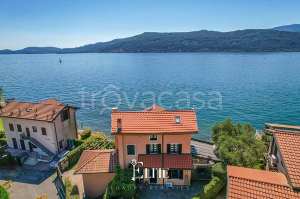 casa indipendente in vendita a Leggiuno in zona Arolo