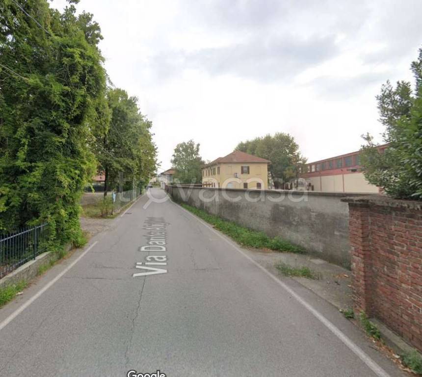 locale commerciale in vendita a Leggiuno