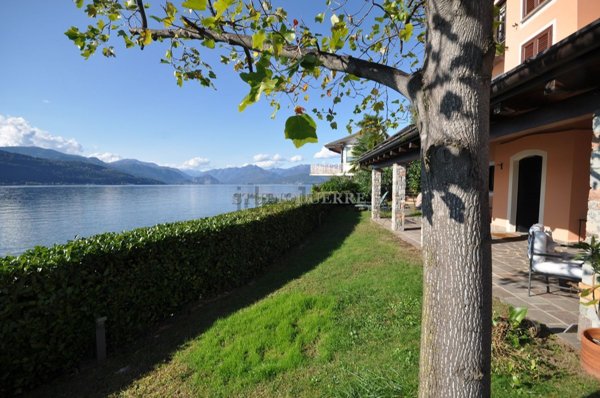 casa indipendente in vendita a Leggiuno