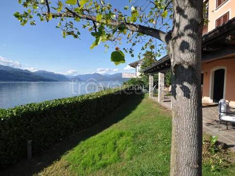 casa indipendente in vendita a Leggiuno