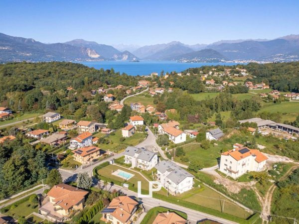 appartamento in vendita a Leggiuno in zona Reno