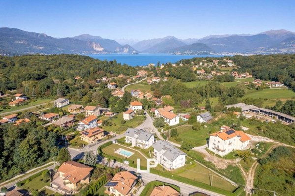 appartamento in vendita a Leggiuno in zona Reno