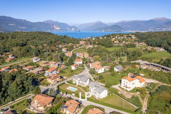 appartamento in vendita a Leggiuno in zona Reno