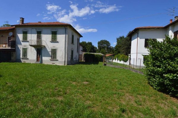 casa indipendente in vendita a Leggiuno