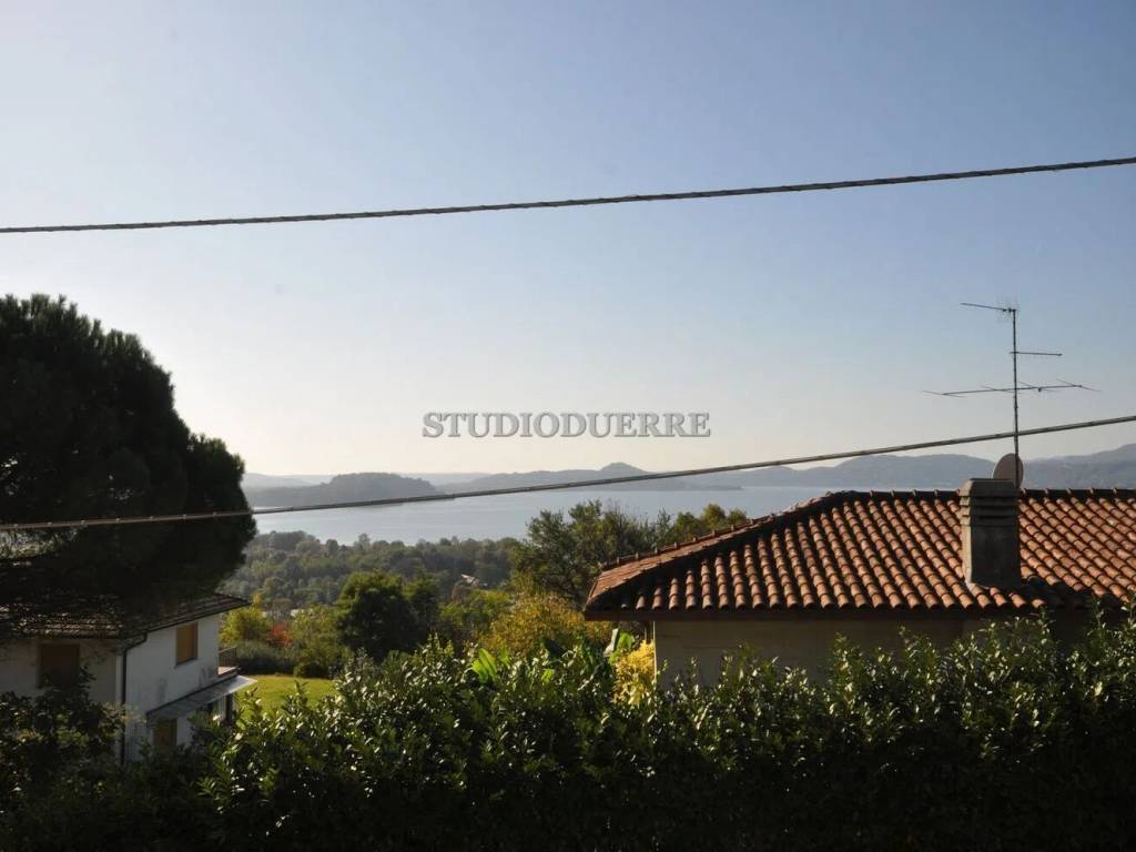 casa indipendente in vendita a Leggiuno