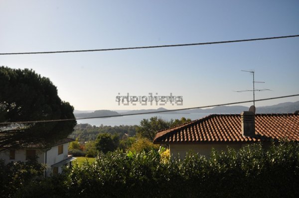 casa indipendente in vendita a Leggiuno