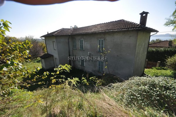 casa indipendente in vendita a Leggiuno