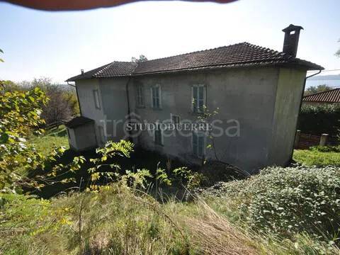 casa indipendente in vendita a Leggiuno in zona Bosco