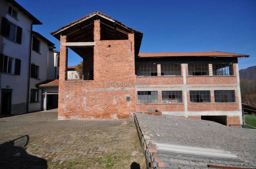 casa indipendente in vendita a Leggiuno in zona Cellina